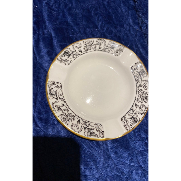 Wedgwood China, Florentine Black W/ Gold Trim 3 Holder Round Ash Tray, - Picture 3 of 5